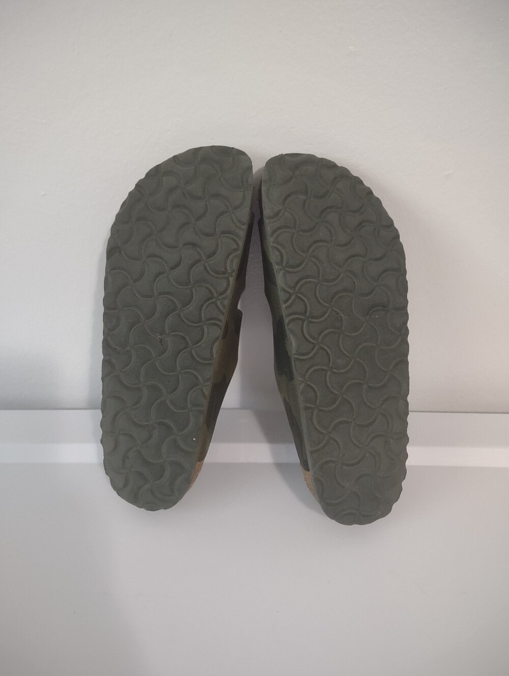 Birkenstock Women's Arizona Sandals Green Camo Sz 38 Narrow Fit - Picture 7 of 7